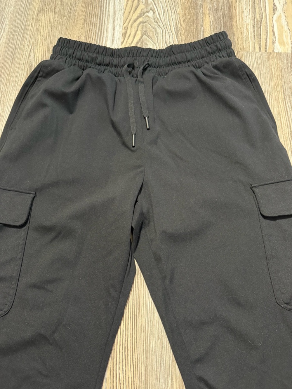 Women’s Yogalicious Black Cargo Joggers with Pockets, size Medium - Picture 3 of 6